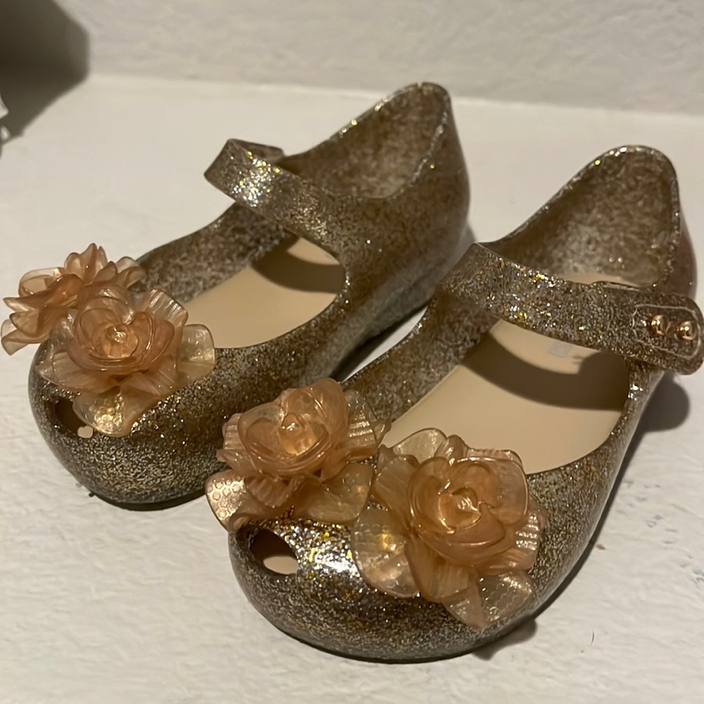 Mini Melissa Ultragirl toddler 8. Like new!